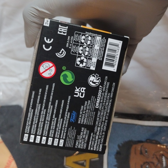 Donovan Mitchell T-shirt and Vinyl Collection - Picture 14 of 14